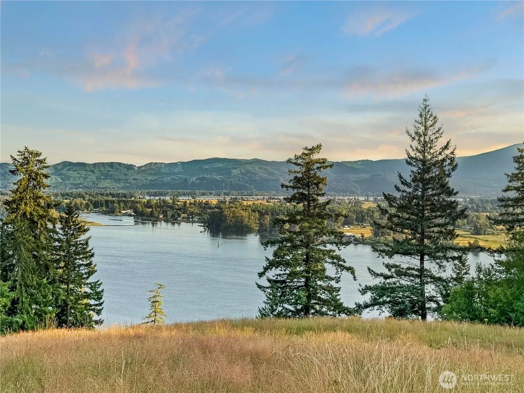 26 Riverview East Road, Cathlamet
