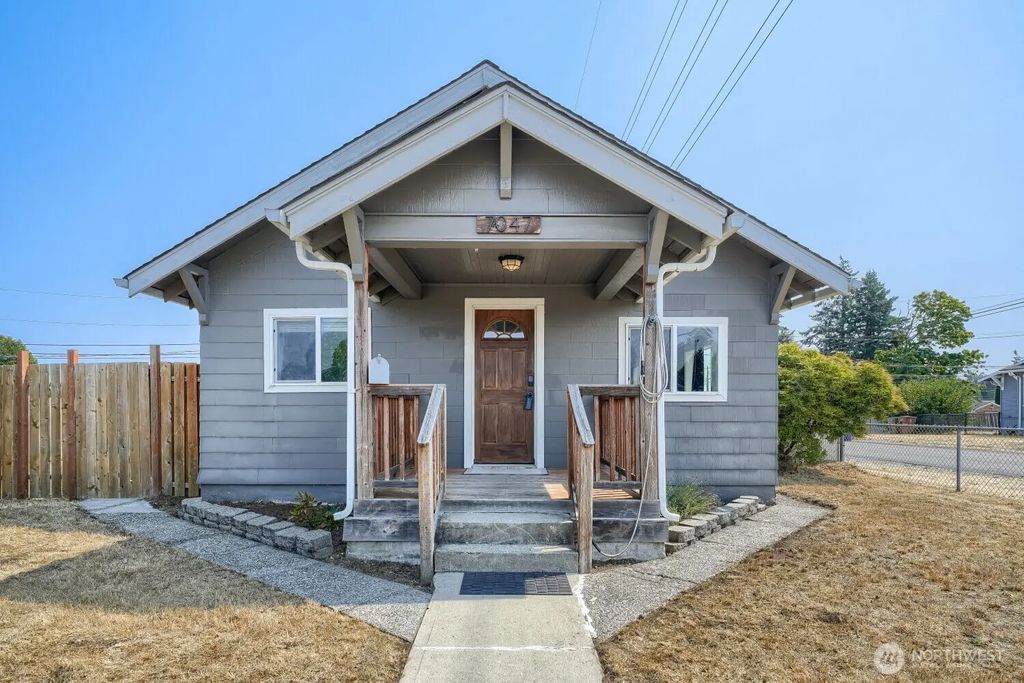 7047 S Warner Street, Tacoma