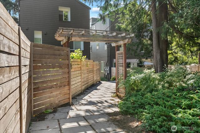 11824 31st Place Ne, Seattle