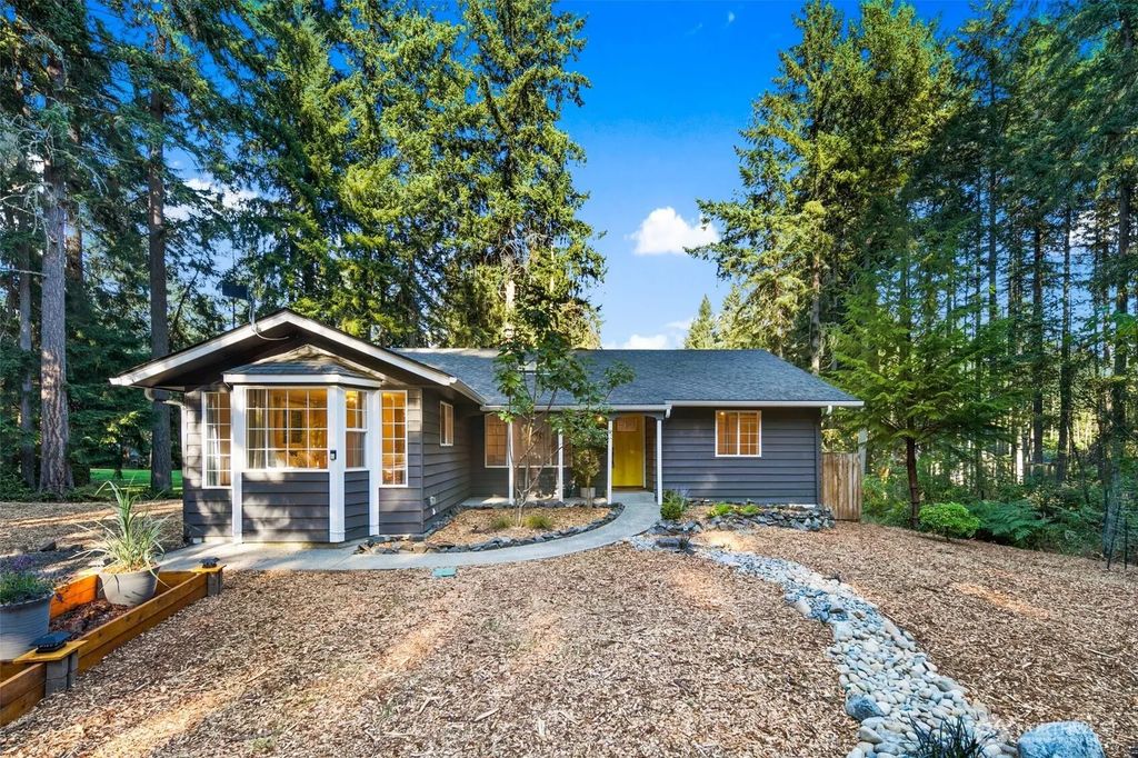 11107 Tahoma Drive, Anderson Island