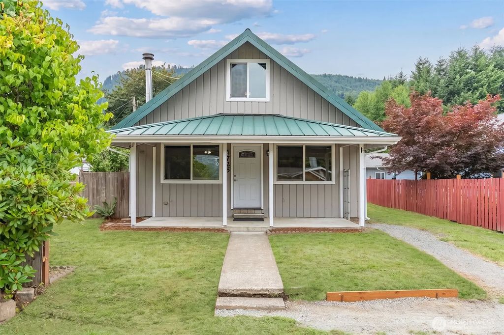 725 W Main Avenue, Morton