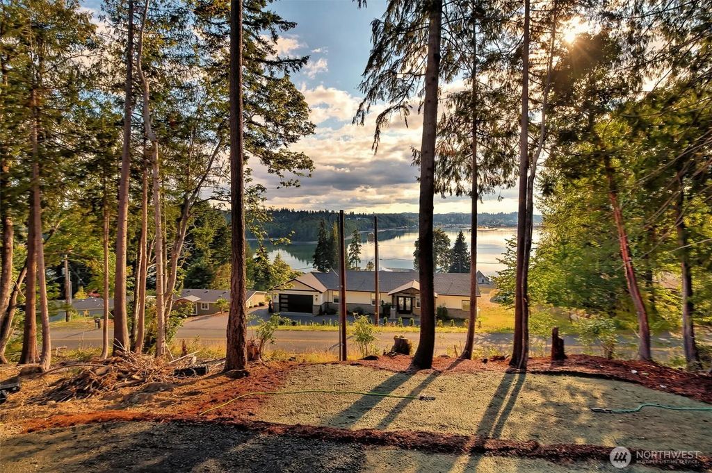 210 E Bridger Lane, Shelton