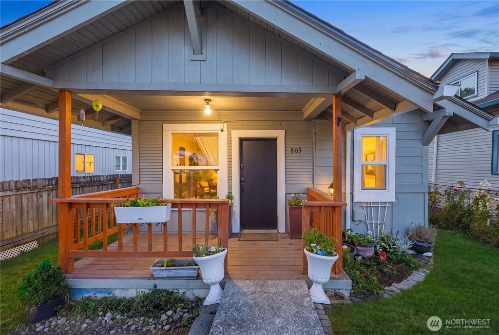 803 N Pacific Avenue, Kelso