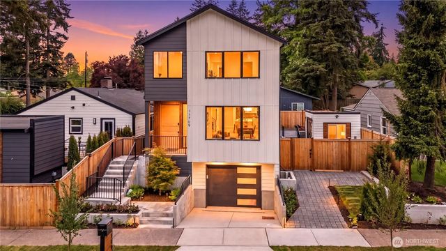11709 Roosevelt Way Ne, Seattle