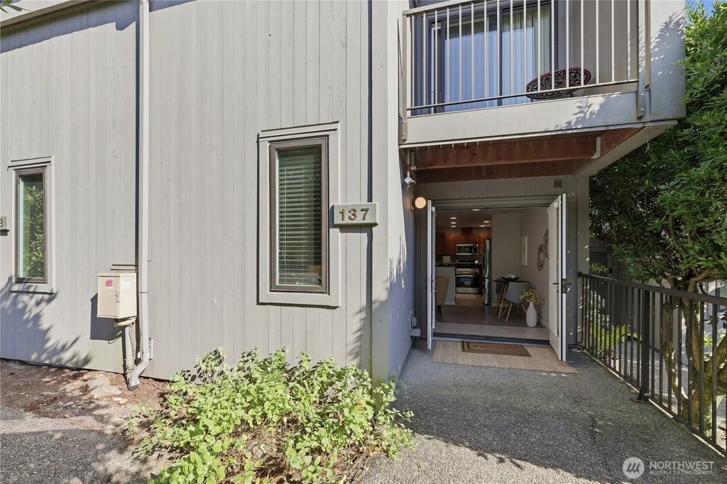 13957 Ne 60th Way 137, Redmond