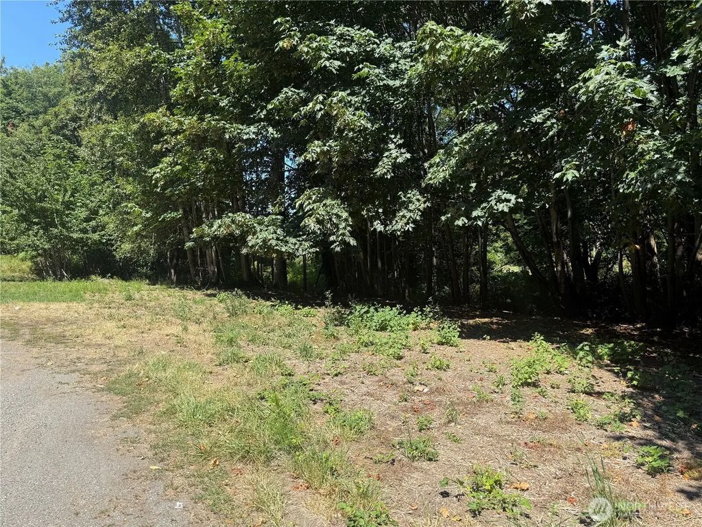 2009 E Ennis Creek Road, Port Angeles