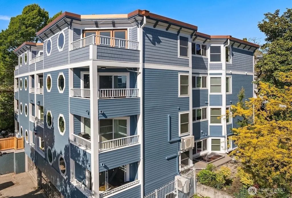 303 13th Avenue E 301, Seattle