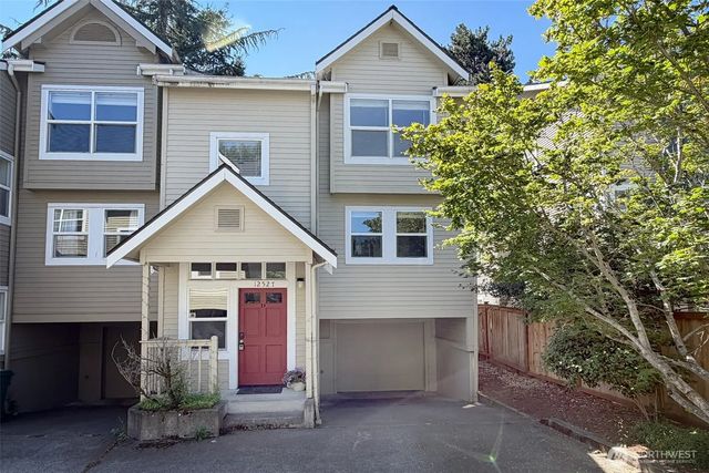 12527 27th Avenue Ne D, Seattle