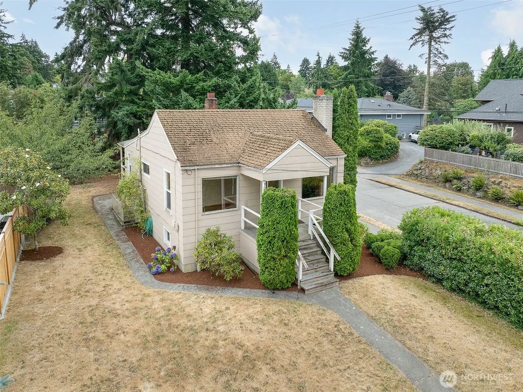 9002 2nd Avenue Ne, Seattle