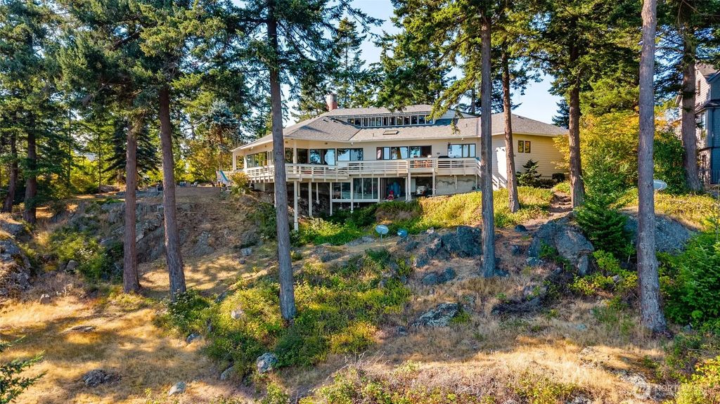 733 Tillamuk Drive, La Conner