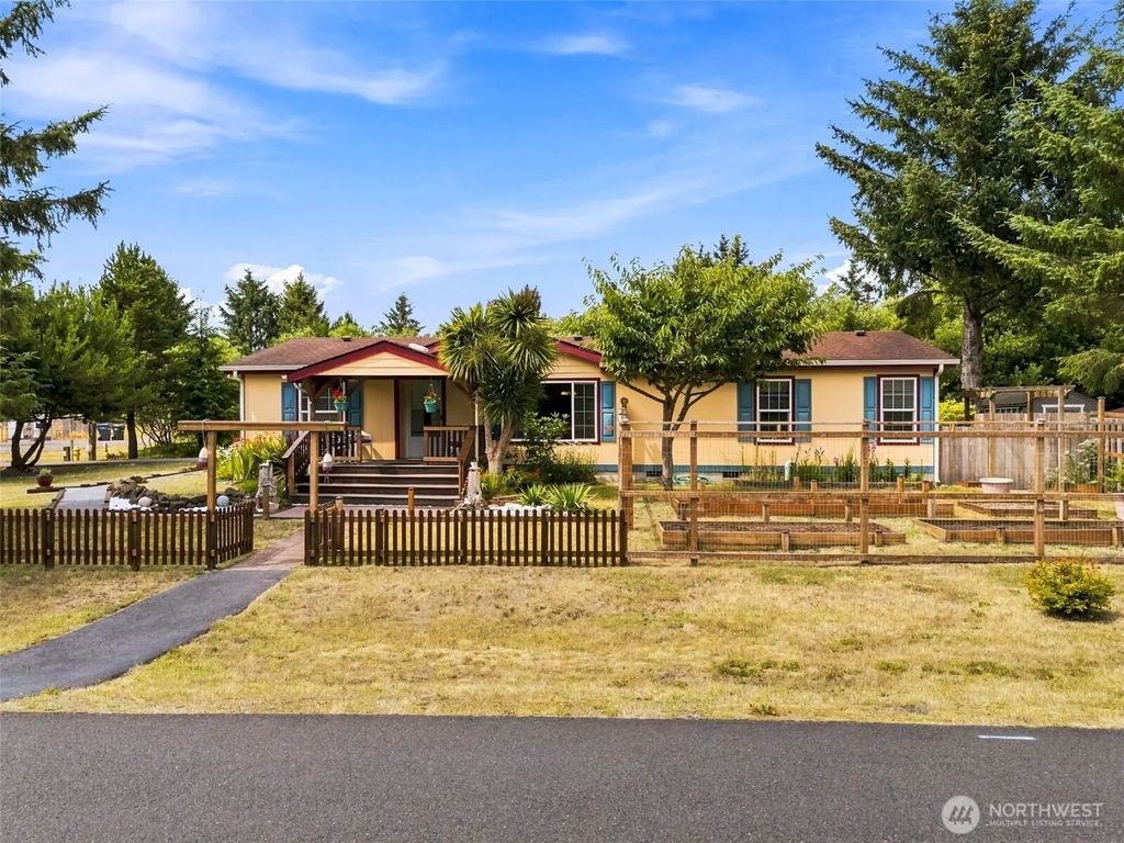 700 Island Circle Se, Ocean Shores