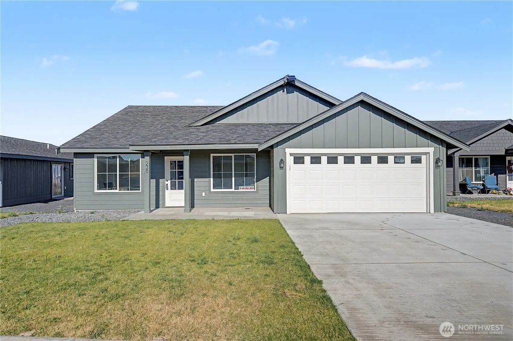 238 Parkside Pl, Ephrata