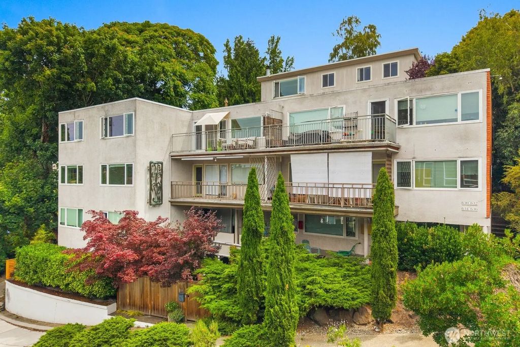 632 13th Avenue E 19, Seattle