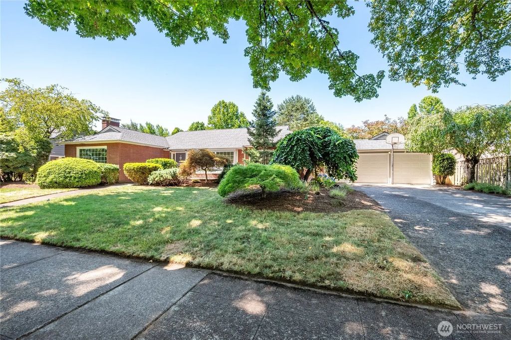 1327 18th Avenue, Longview
