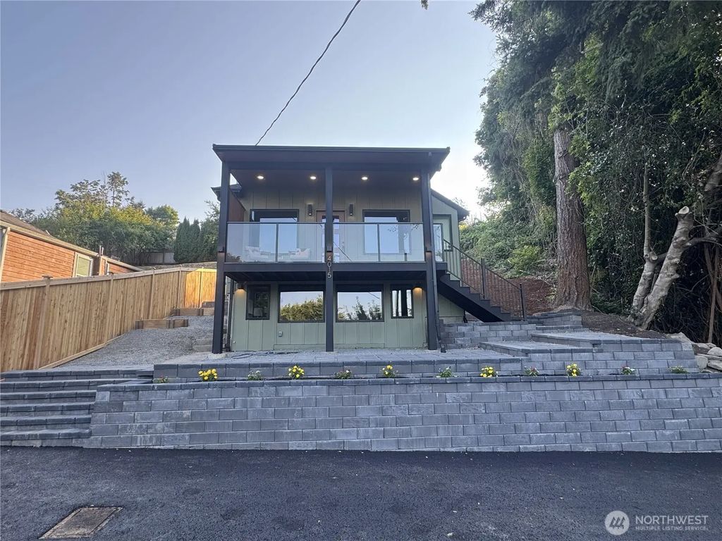 4015 Burton Place W, Seattle
