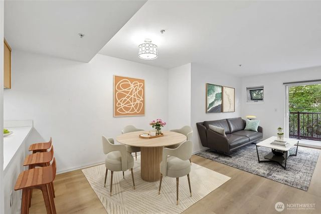 12345 Roosevelt Way Ne 306, Seattle