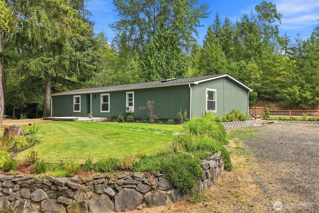 190 E Rasor Place, Belfair