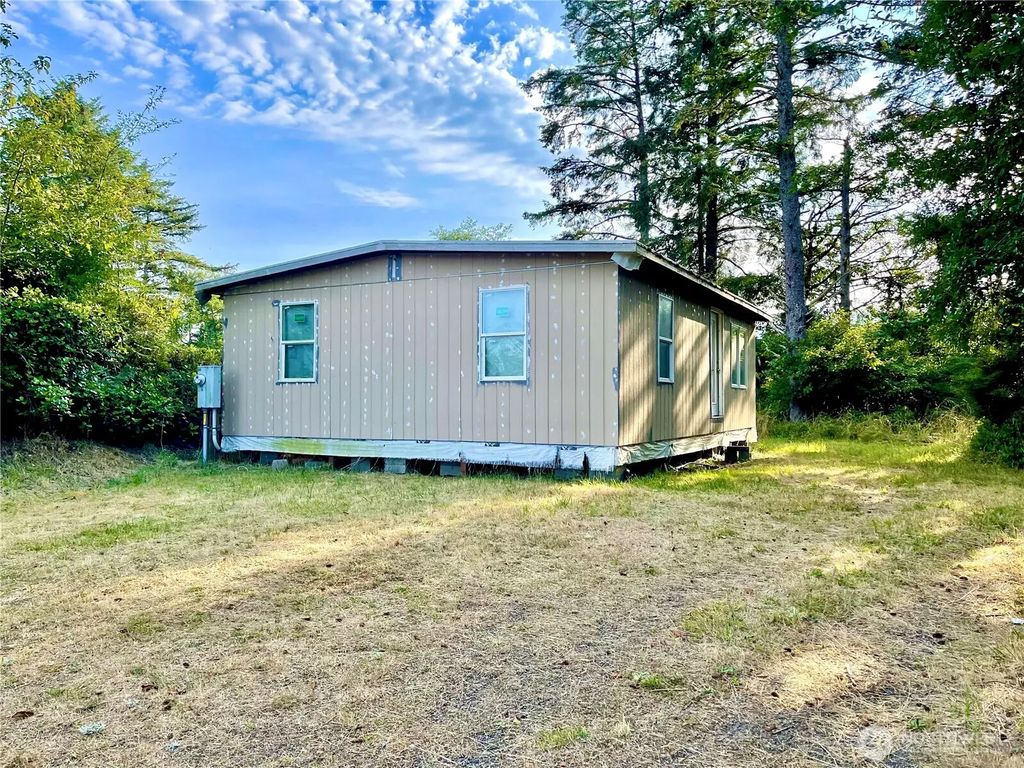 777 Edgewood Avenue Ne, Ocean Shores