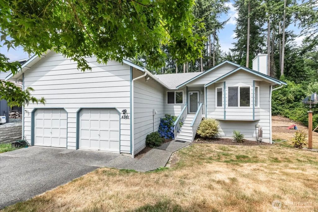 4361 Shadowood Drive, Clinton