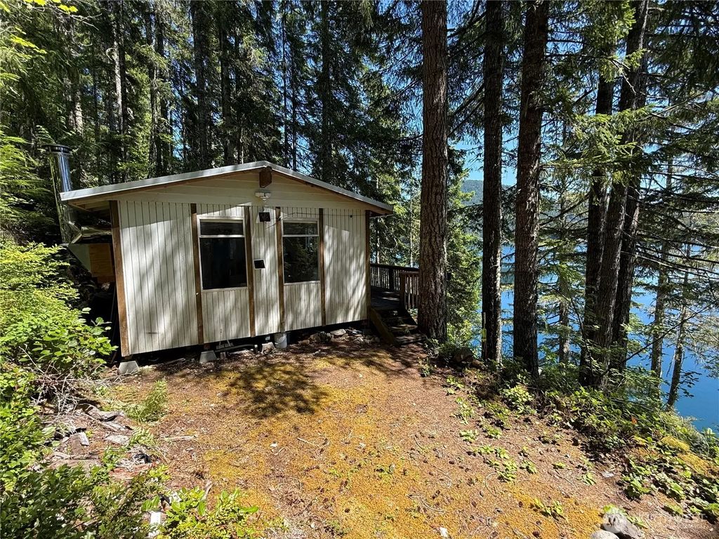 531 W Mackinaw Road, Shelton