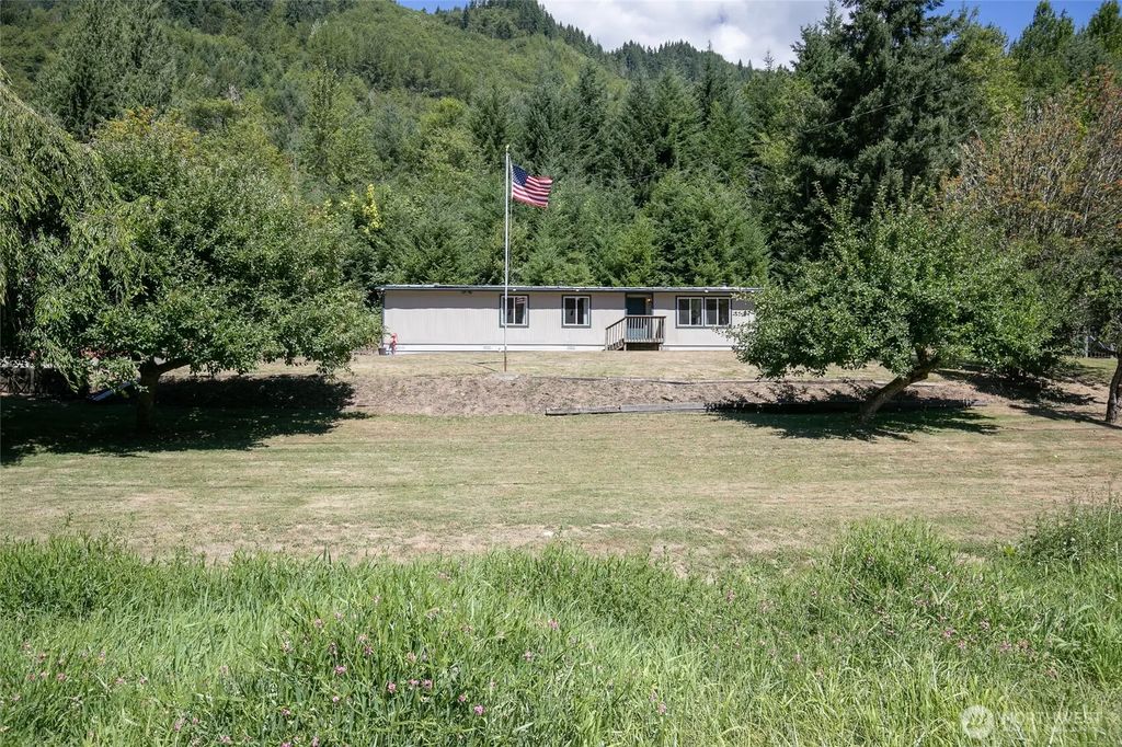8619 Us Highway 12, Glenoma