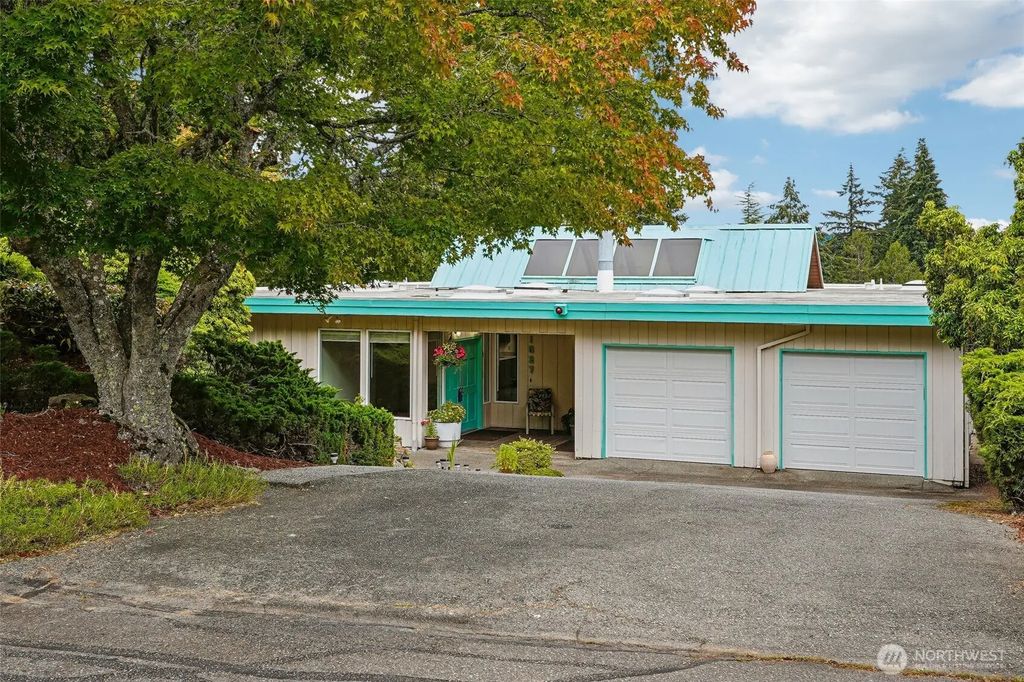 1027 Crestwood Lane, Fircrest