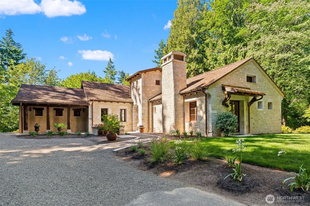 11008 N Deer Drive, Woodway