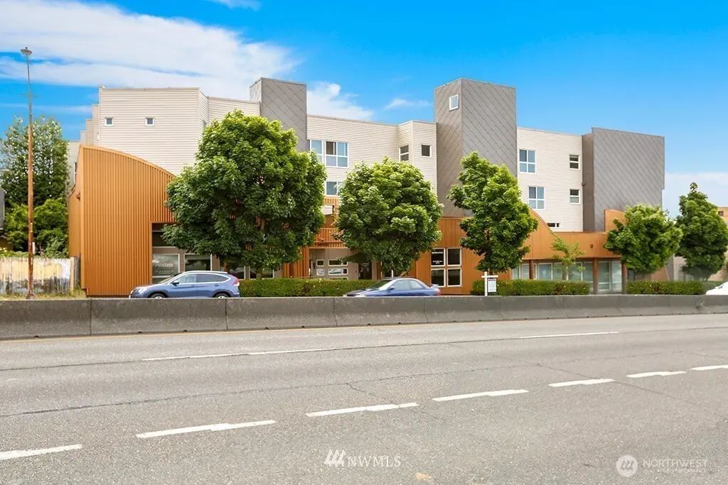 4020 Aurora Avenue N 303, Seattle