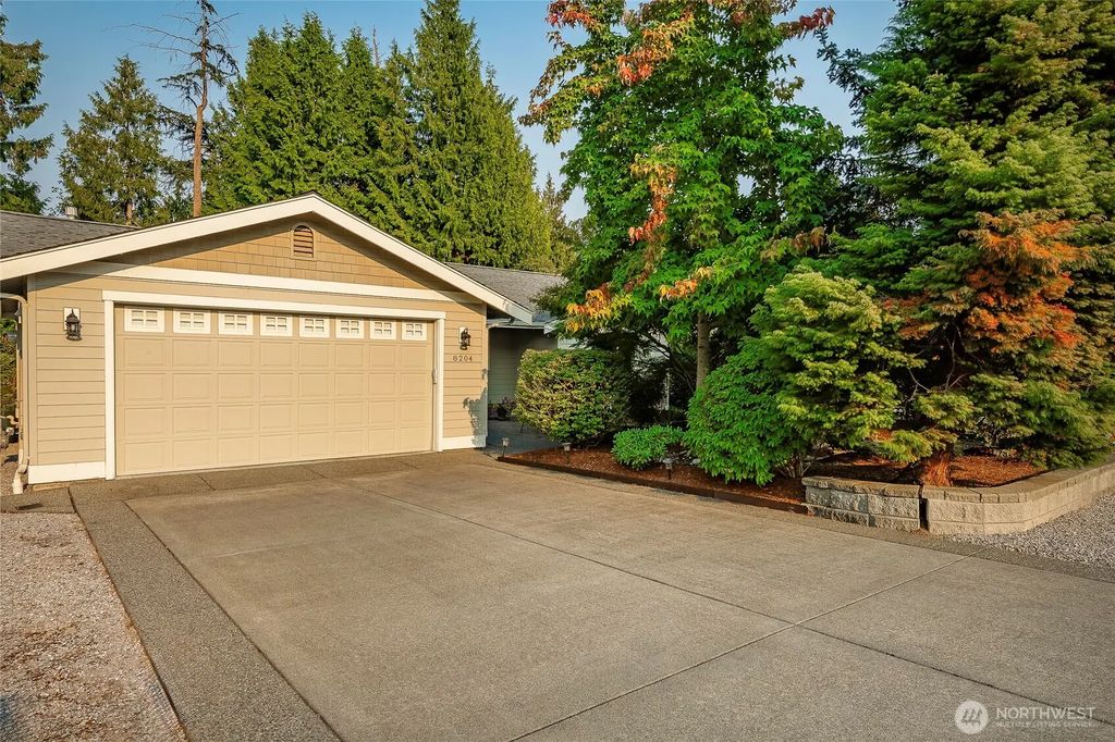 8204 Skeena Way, Blaine