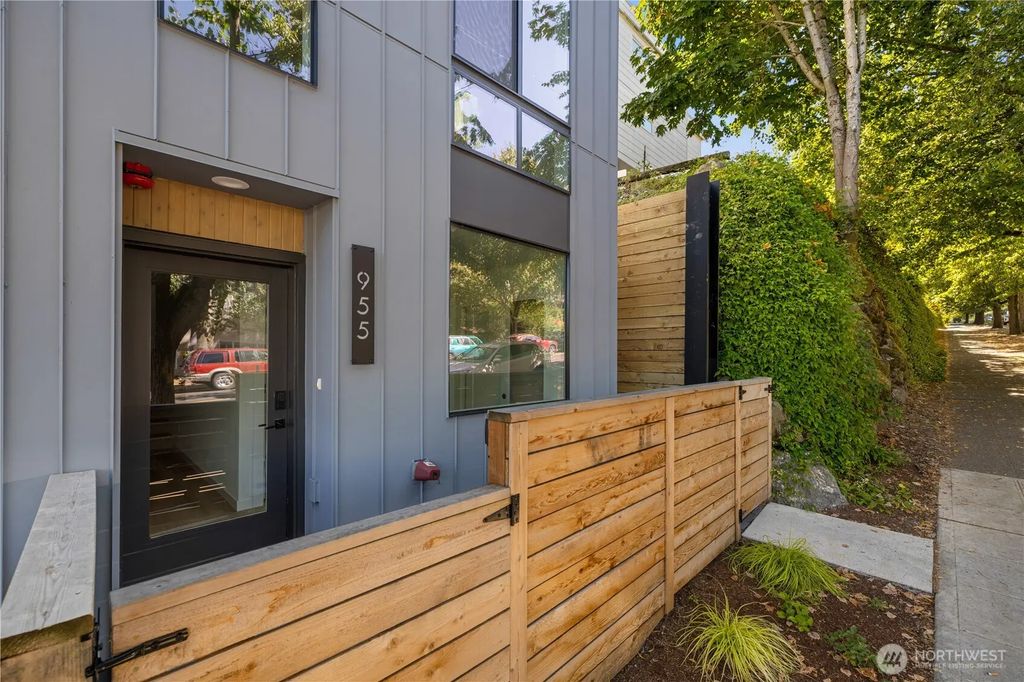 955 N 35th Street, Seattle