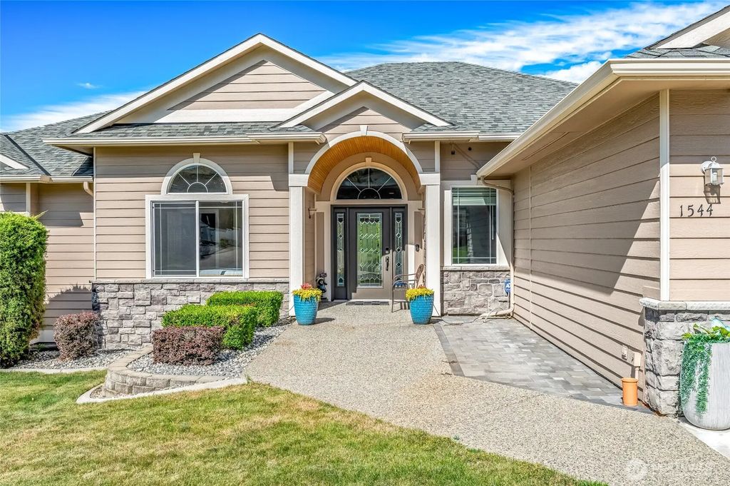 1544 Harrington Lane, East Wenatchee