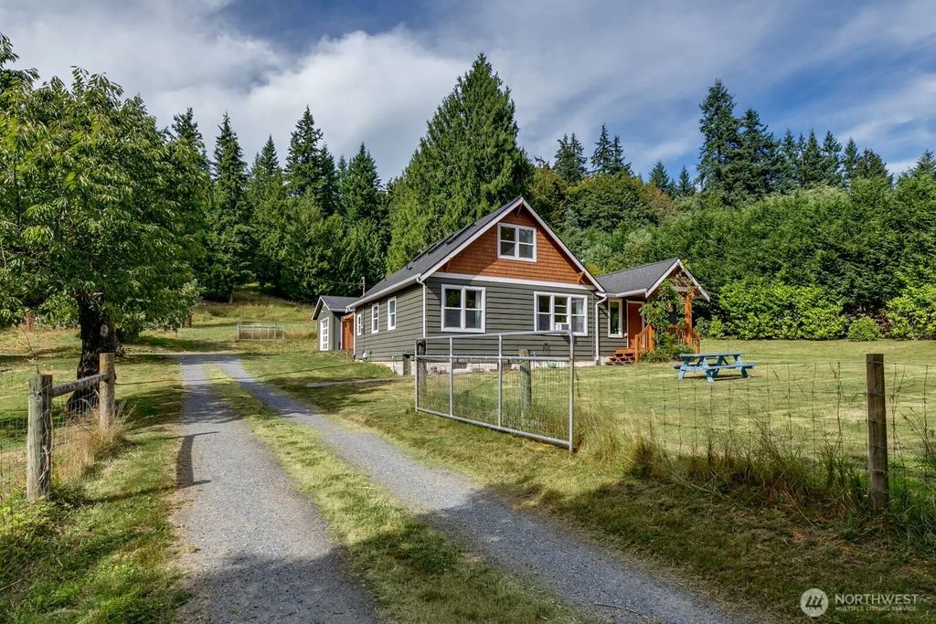 6827 Lakewood Road, Stanwood