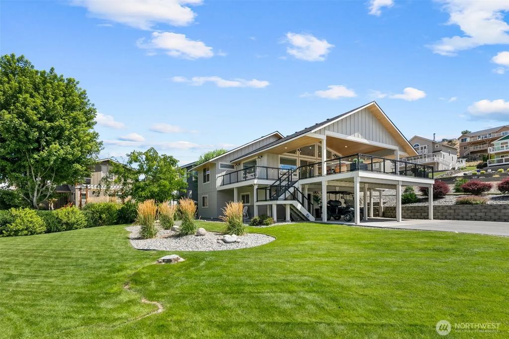 365 W Beach Drive, Orondo