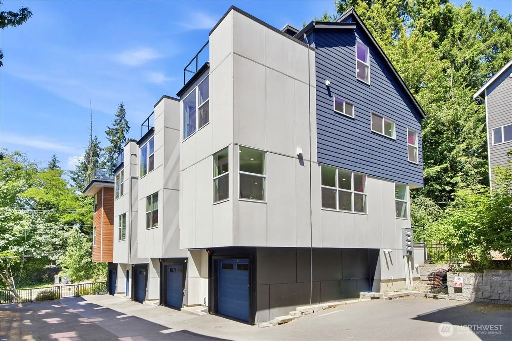 16616 Ne 85th St, Redmond