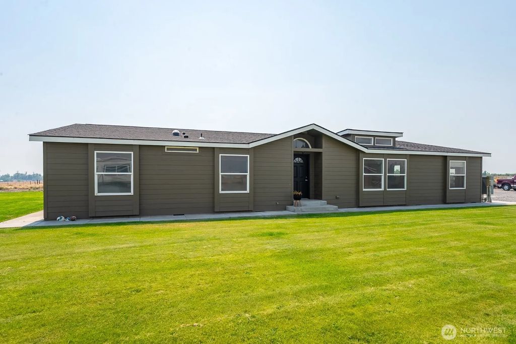 8379 Road 10 Nw, Ephrata