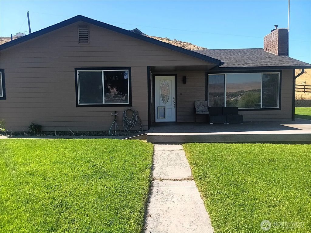 260 Adobe Way, Selah