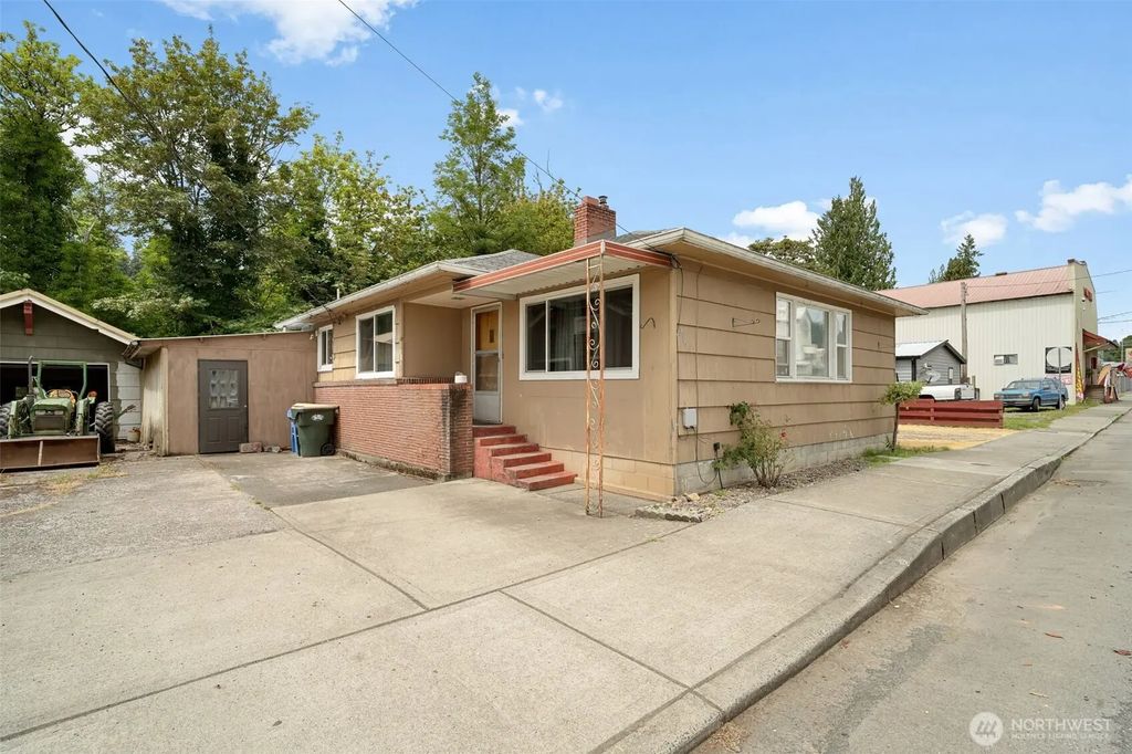 211 Nw Kerron Avenue, Winlock
