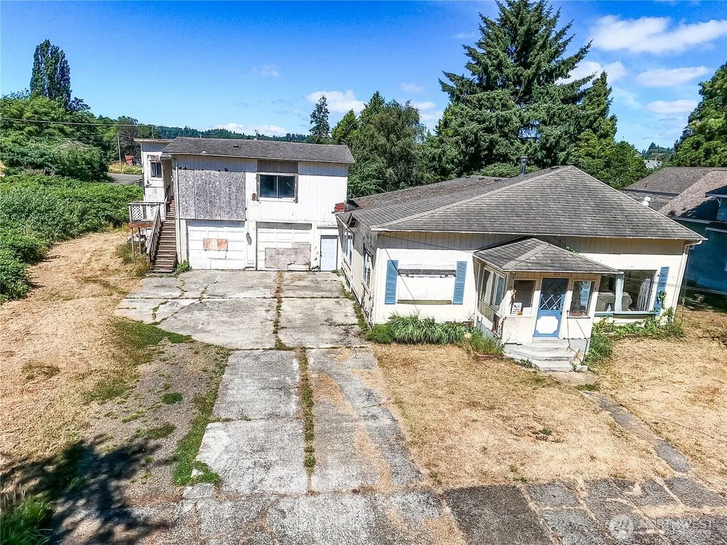 816 6th Street, Hoquiam