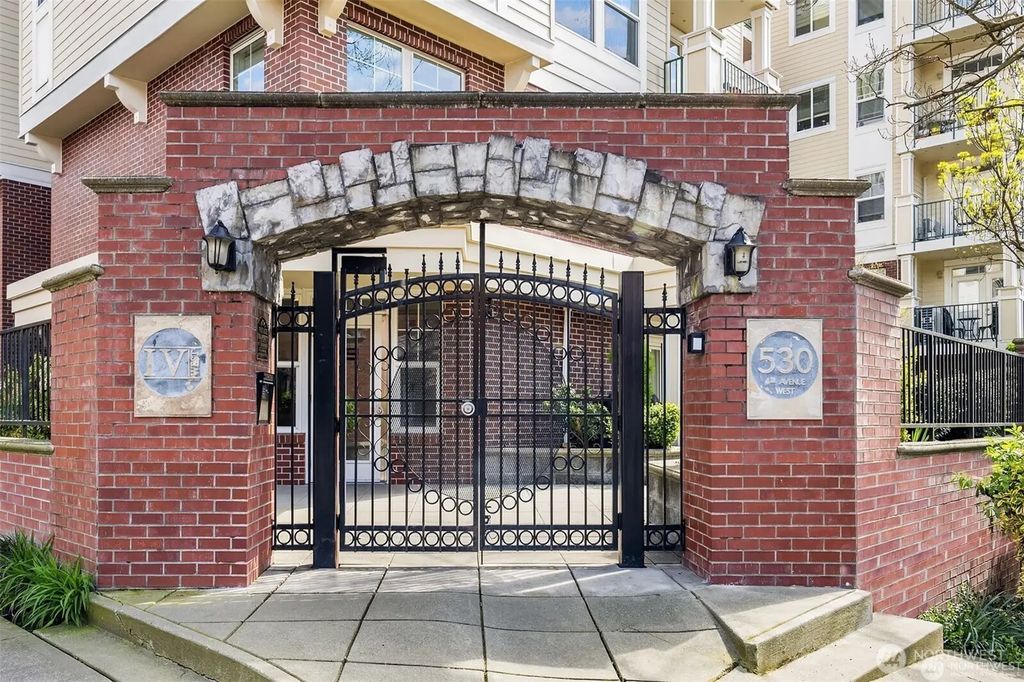 530 4th Avenue W 206, Seattle