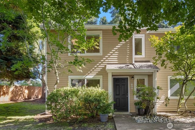 1227 S 238th Lane 804, Des Moines