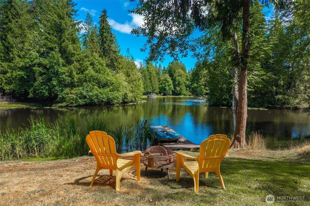 520 E Lakeshore Drive W, Shelton