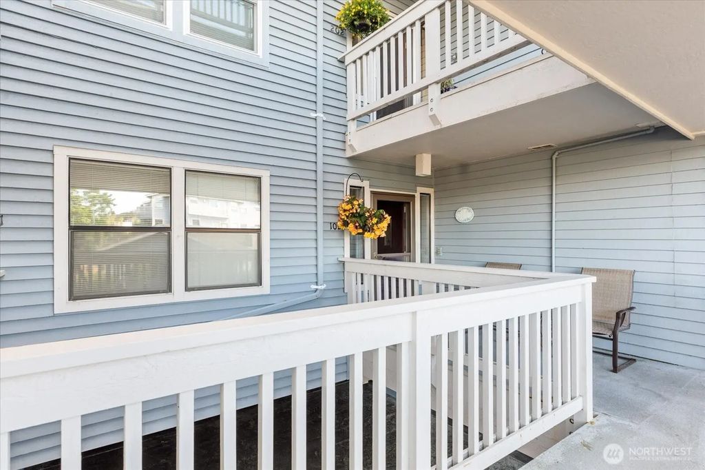 651 Se Bayshore Drive C102, Oak Harbor