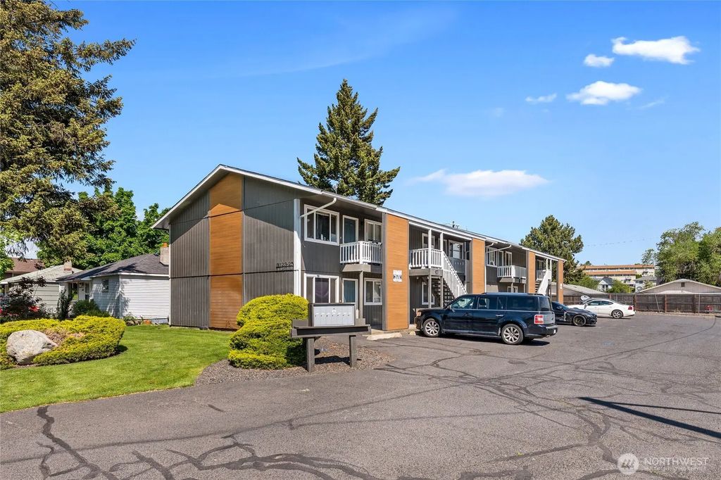 3123 E Carlisle Avenue, Spokane
