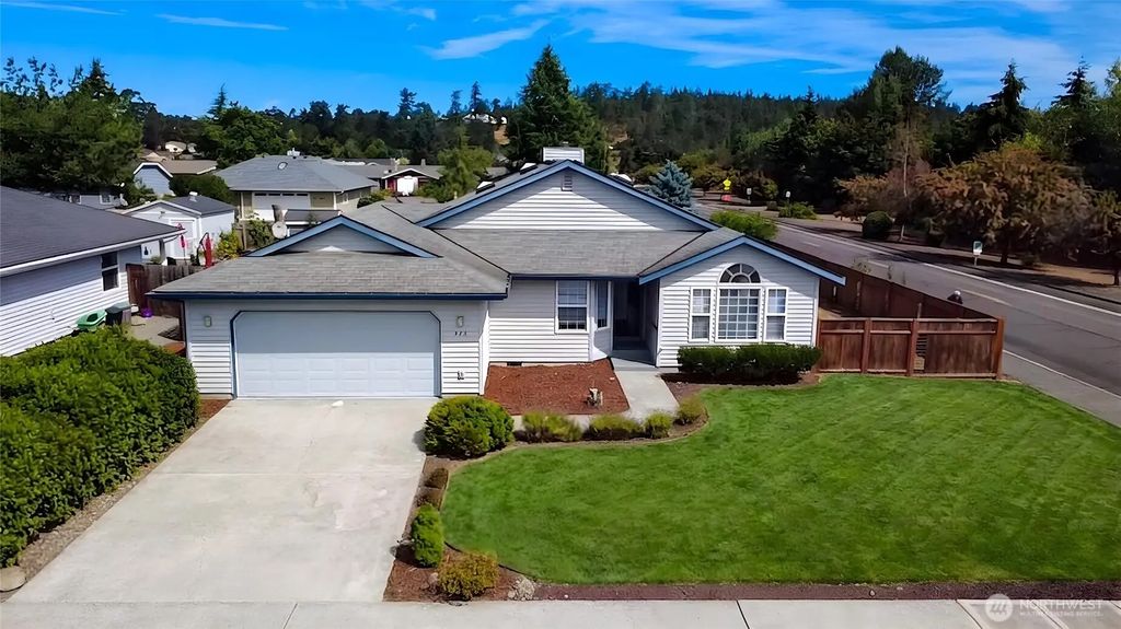 972 E Spruce Street, Sequim