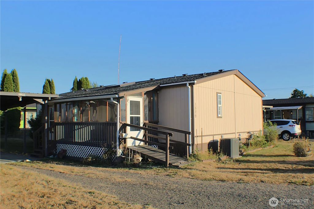 1529 Bishop Rd. D, Chehalis