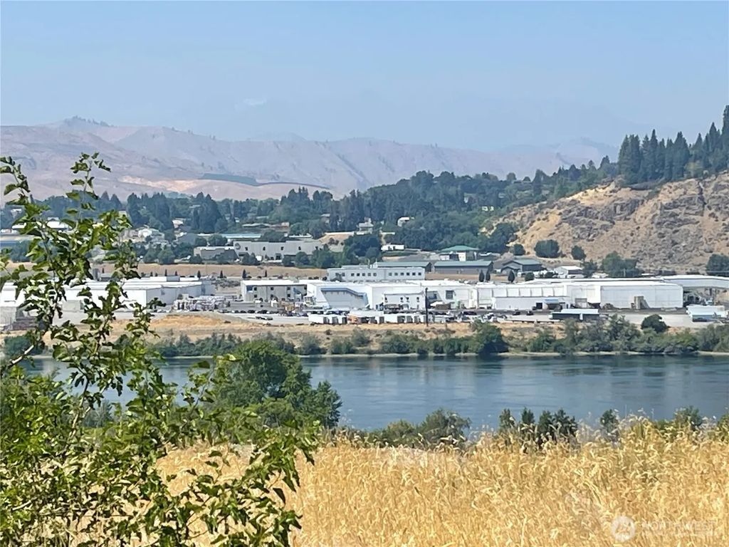 315 Nw Deep River Crt, East Wenatchee