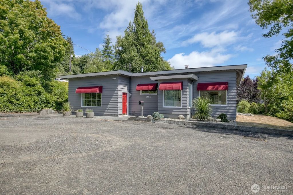 215 W Chenault Avenue, Hoquiam
