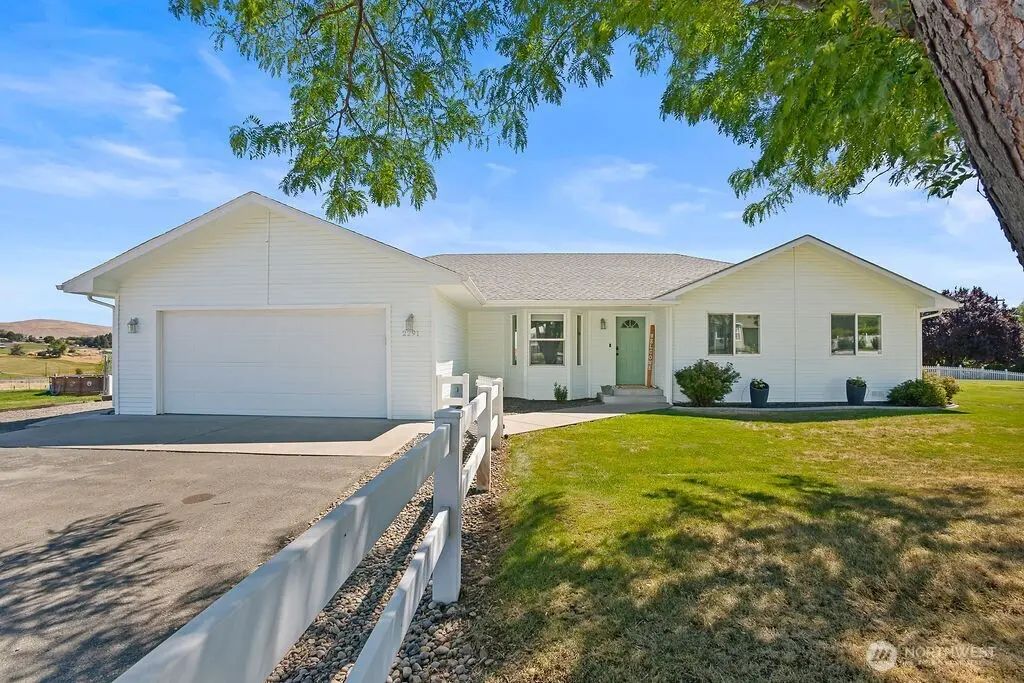 2291 Selah Loop Road, Selah