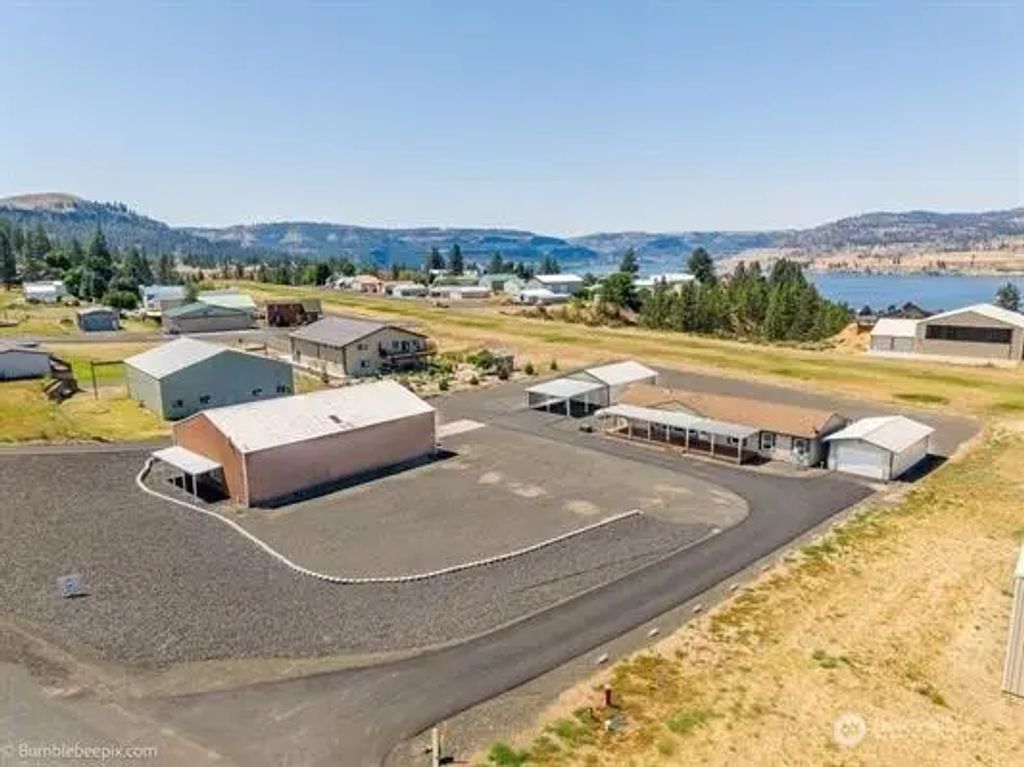202 Airport Way, Seven Bays