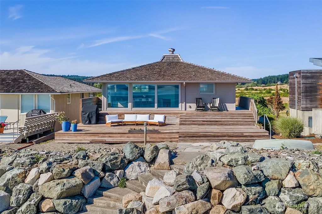 2556 Sunlight Beach Road, Clinton